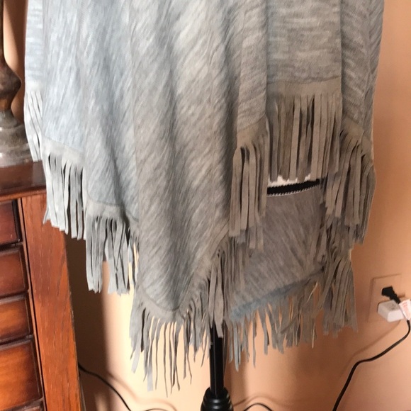 Gray Fringe shall - Picture 2 of 3